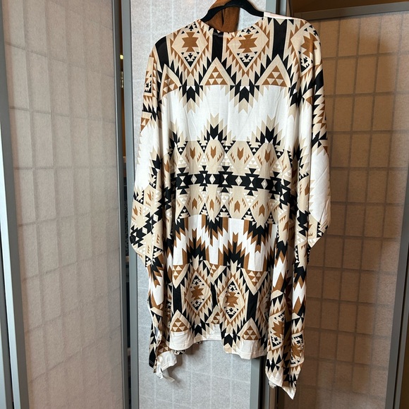 NWT LuLaRoe Savannah lightweight versatile wrap with removable waist tie - Picture 5 of 5